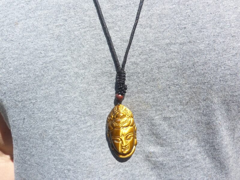 Collier pendentif Oeil de tigre Bouddha