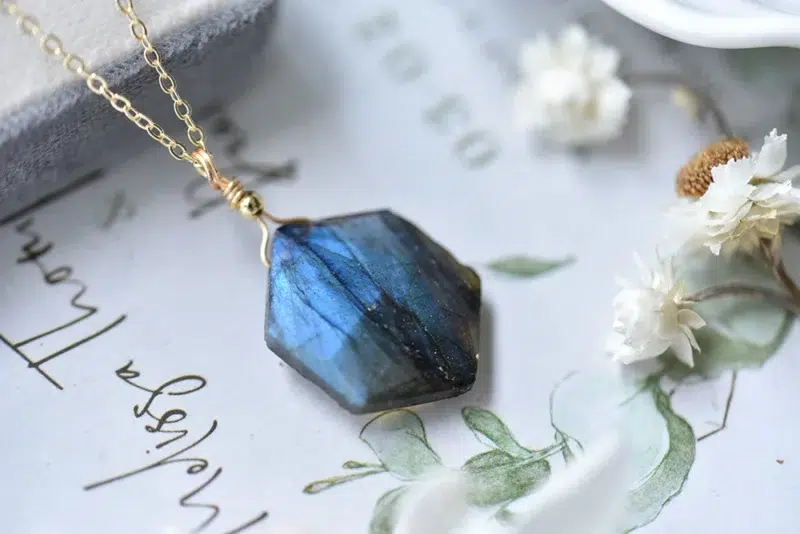 Collier pendentif Labradorite sceau de Salomon + chaine acier inoxydable 49 cm