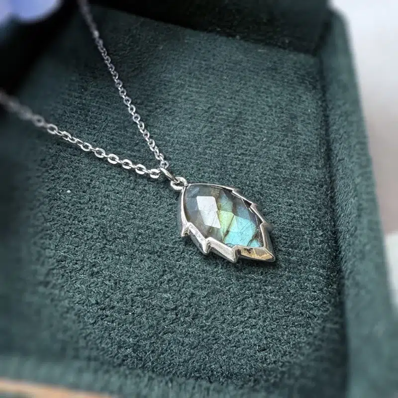 Collier pendentif Labradorite + chaine acier inoxydable 49 cm ref argent