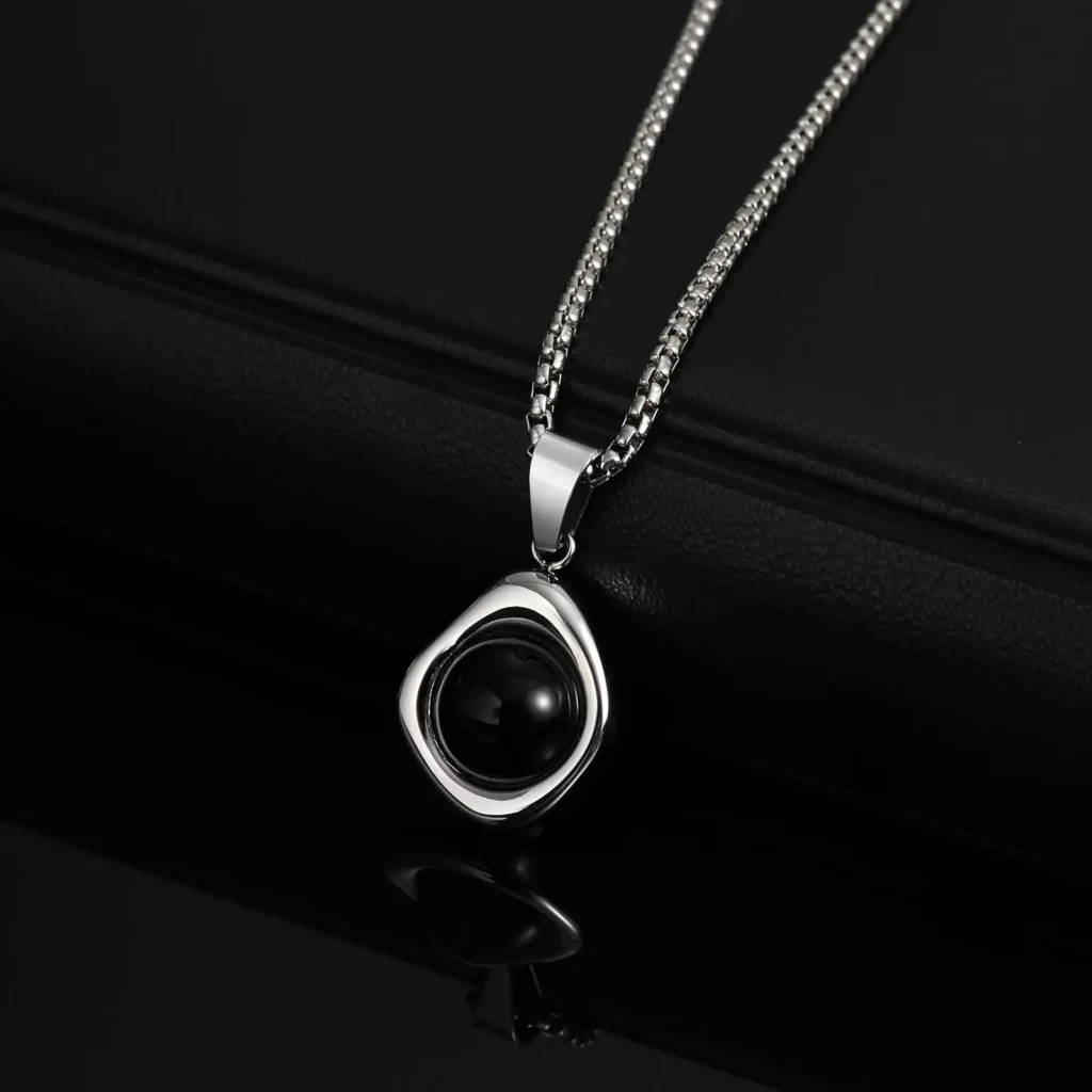 Collier pendentif Spinelle noir acier inoxydable ref 02