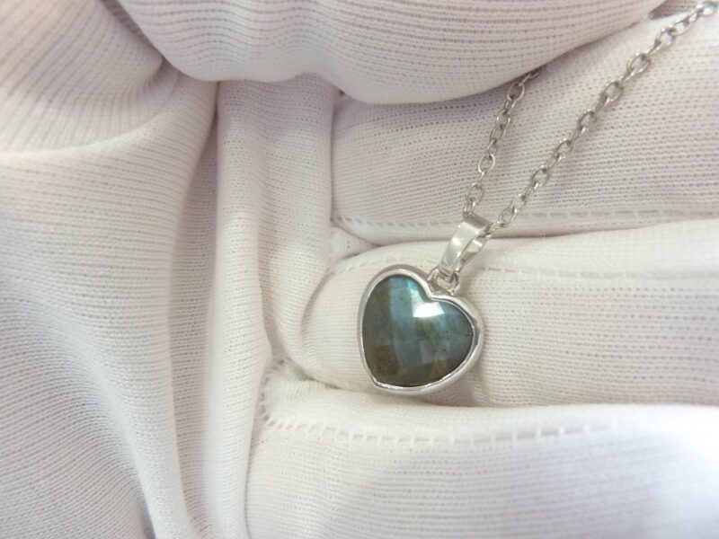 Collier pendentif Coeur Labradorite + chaine acier inoxydable 50 cm