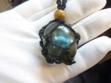 Collier pendentif Labradorite avec cordage solide