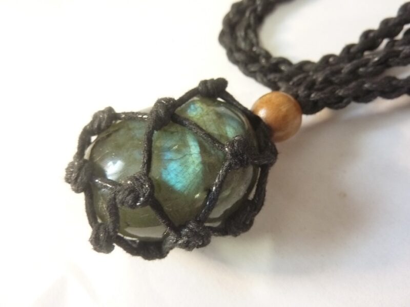 Collier pendentif Labradorite avec cordage solide