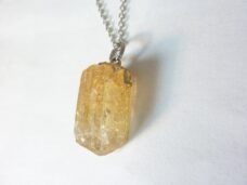 Pendentif Topaze impériale 5,3 gr ref 1109 + chaine acier inoxydable 60 cm