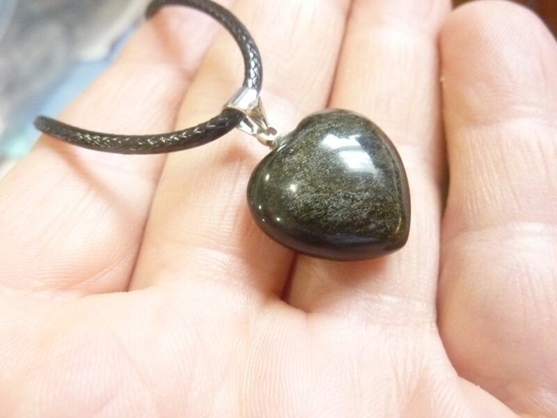 Pendentif coeur Obsidienne dorée + cordon en coton cirée 56 cm