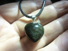 Pendentif coeur Obsidienne dorée + cordon en coton cirée 56 cm