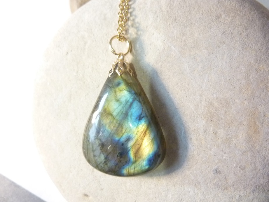 Collier pendentif Labradorite GG 3409 + chaine acier inoxydable doré 50 cm
