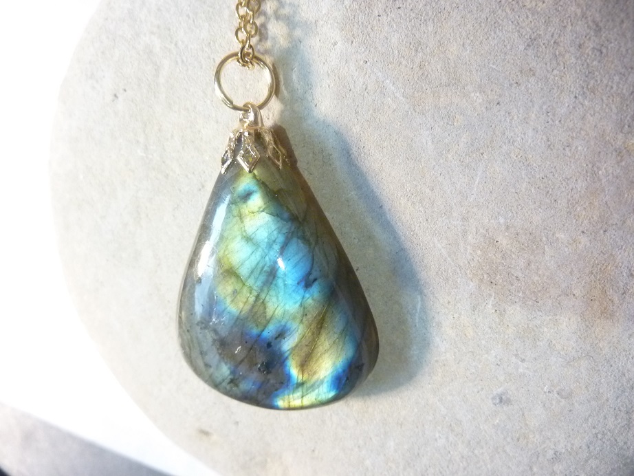 Collier pendentif Labradorite GG 3409 + chaine acier inoxydable doré 50 cm