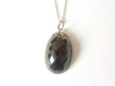Pendentif Spinelle noir à facettes GG 0210 + chaine acier inoxydable 50 cm