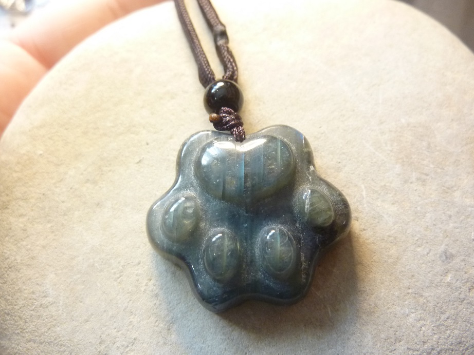 Collier pendentif patte de chat en Labradorite