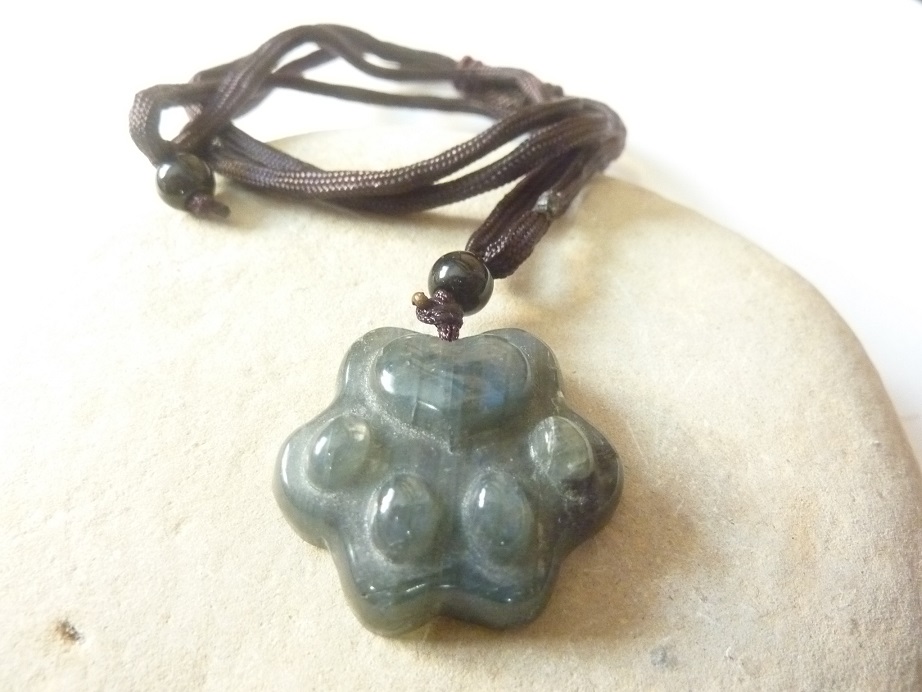 Collier pendentif patte de chat en Labradorite