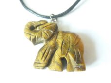Pendentif éléphant en Œil de Tigre + collier cordon en coton cirée