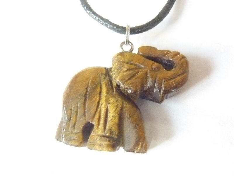 Pendentif éléphant en Œil de Tigre + collier cordon en coton cirée