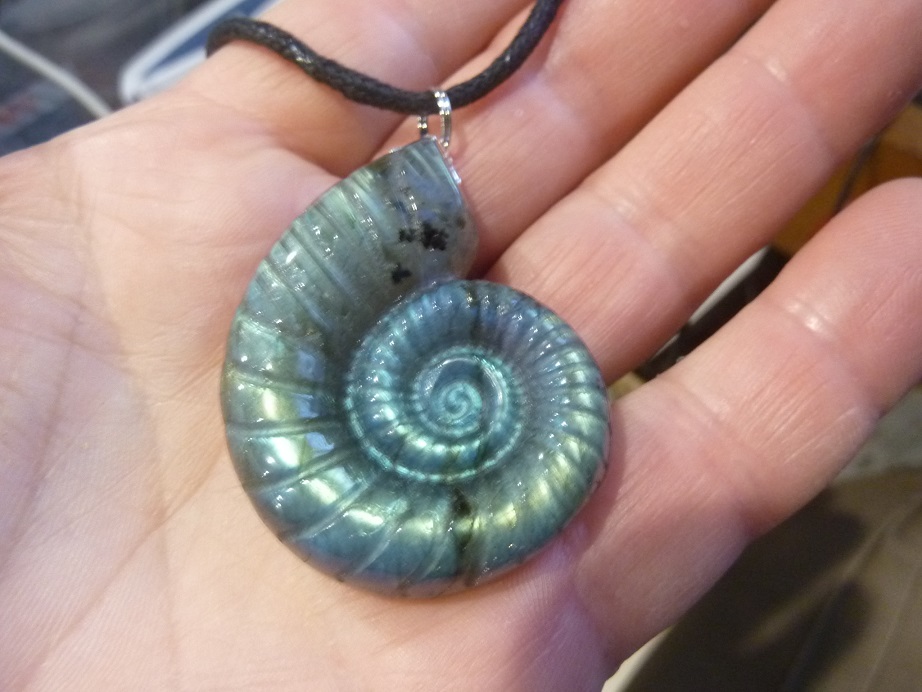 Pendentif amonite Labradorite spécial pour thérapeute 25 gr GG 0311