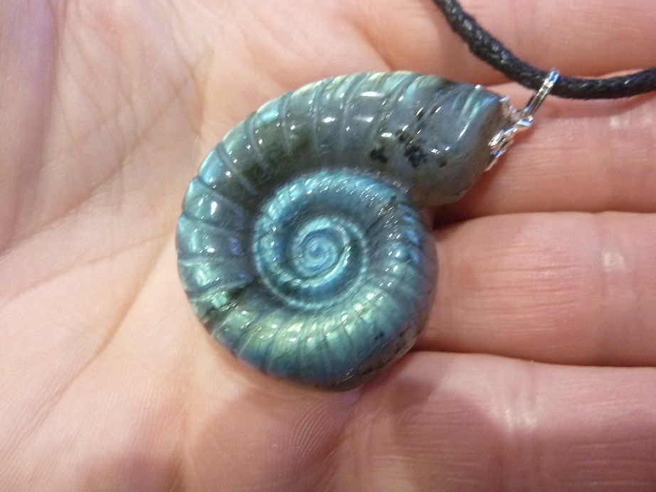 Pendentif amonite Labradorite spécial pour thérapeute 25 gr GG 0311