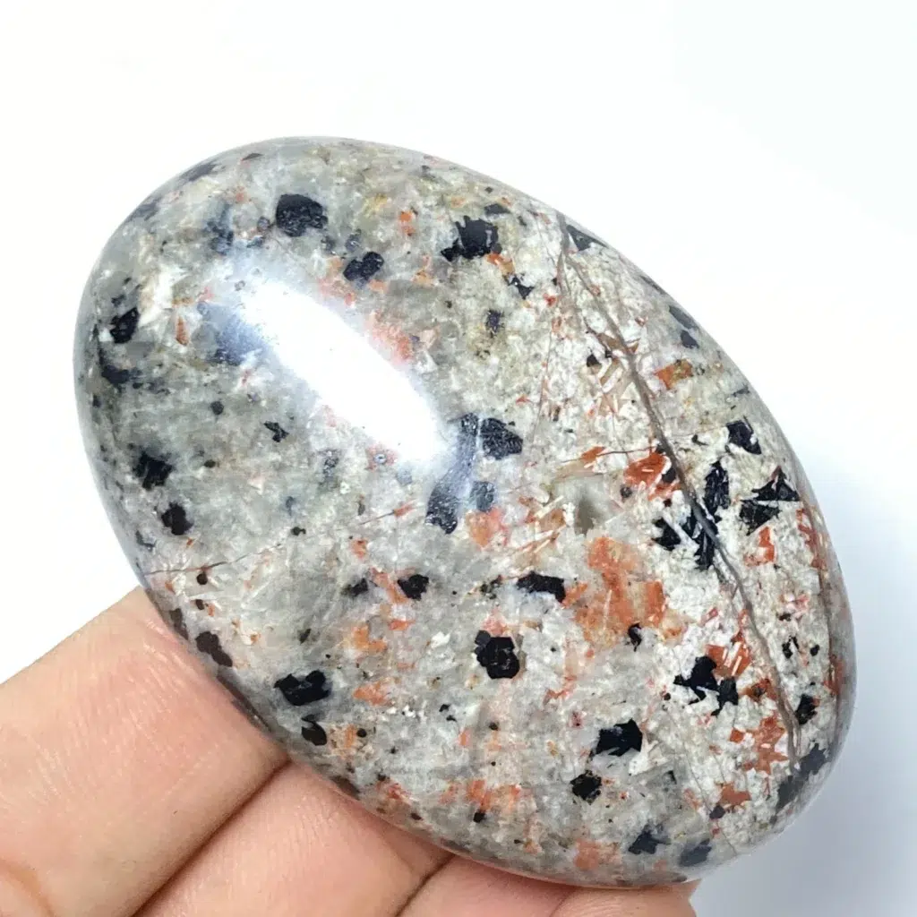 Yooperlite : Origine, composition, histoire, propriétés et vertus en lithothérapie