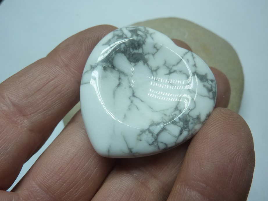 Pierre pouce coeur anti-stress Howlite